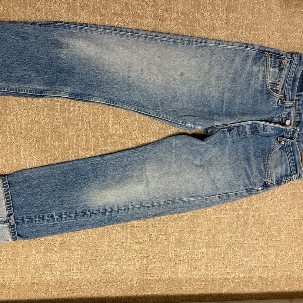 Classic Levi 501. tag 33x36. Actual: 30-31in waist